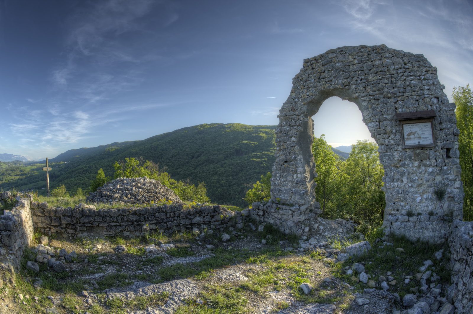 Ruines de Chavanne, Val-de-Fier