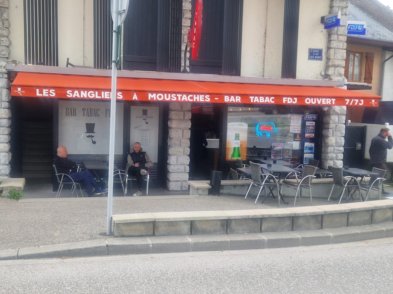 Les Sangliers à Moustaches