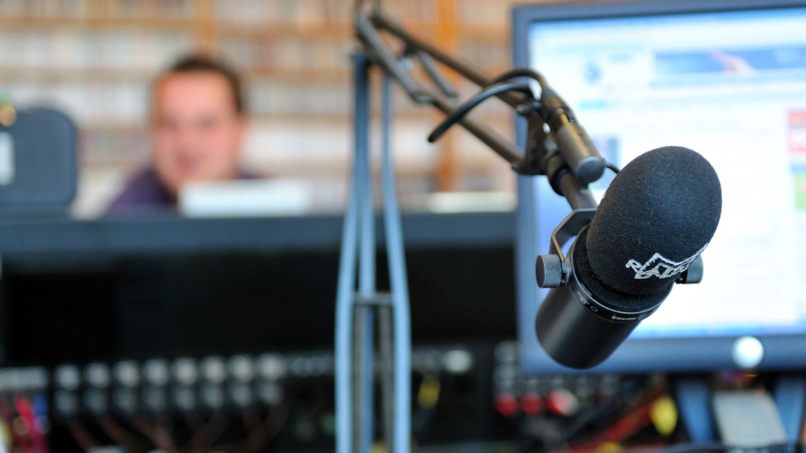 Visite des studios de Radio FMR – Com&rsquo; les pros